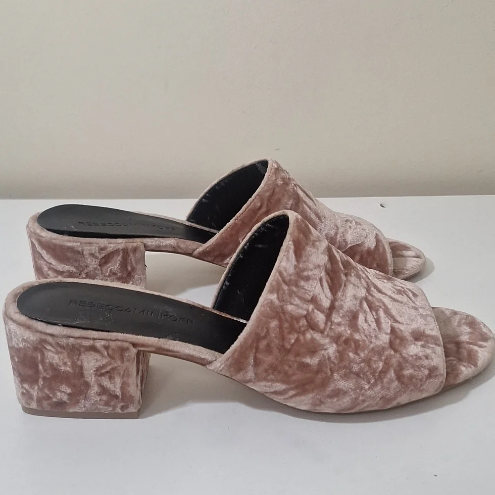 Rebecca Minkoff Ivonne In Berry Smoothie Crushed Velvet Block Heel Mules SZ 8.5 - Picture 2 of 8
